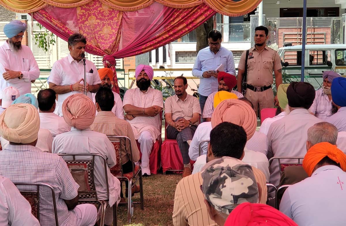Member of Parliament Manish Tiwari attended the meeting of Sarpanches of Block Majri